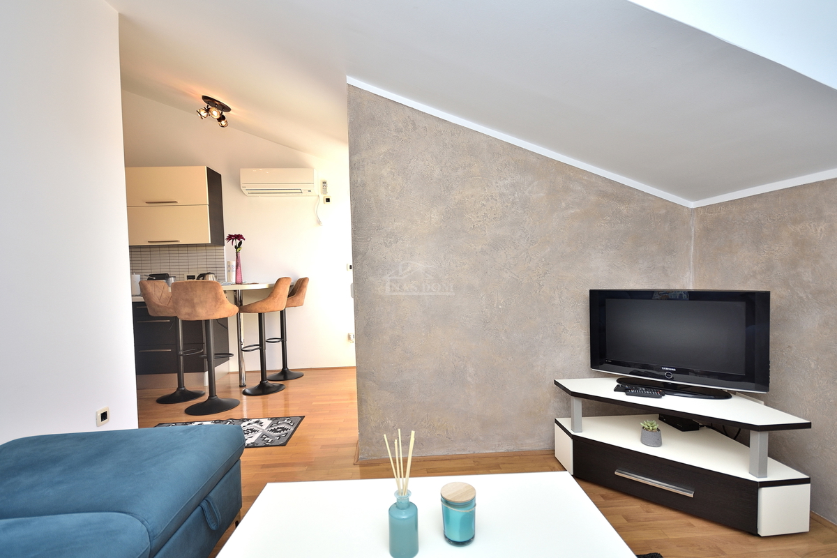 Vodice - Stanovanje z dvema spalnicama, 200 m od plaže