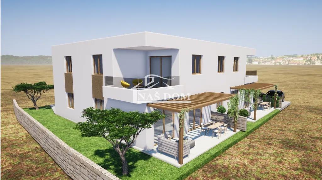 Vodice - priložnost, dvoetažno stanovanje z vrtom
