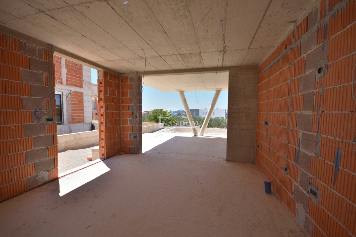 Vodice - Luksuzno dvonadstropno stanovanje S1 s bazenom in vrtom