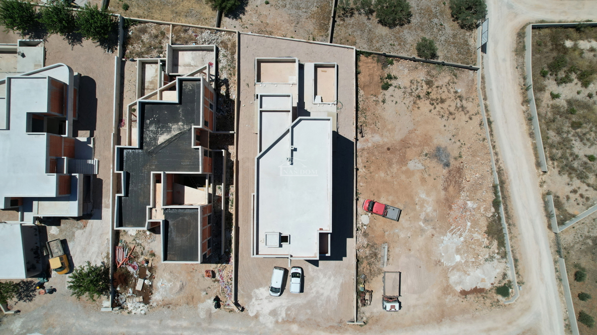 Vodice - Luksuzno dvonadstropno stanovanje S1 s bazenom in vrtom