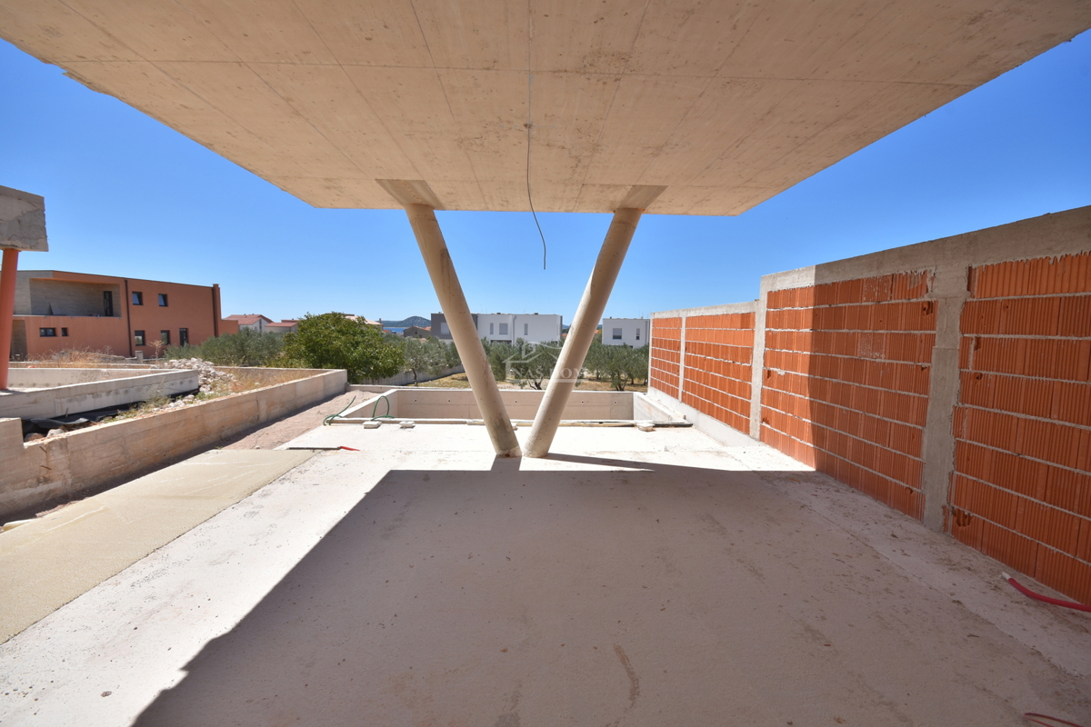 Vodice - Luksuzno dvonadstropno stanovanje S1 s bazenom in vrtom