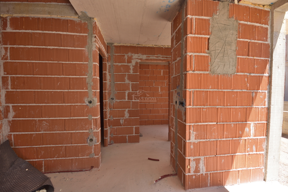 Vodice - Luksuzno dvonadstropno stanovanje S1 s bazenom in vrtom