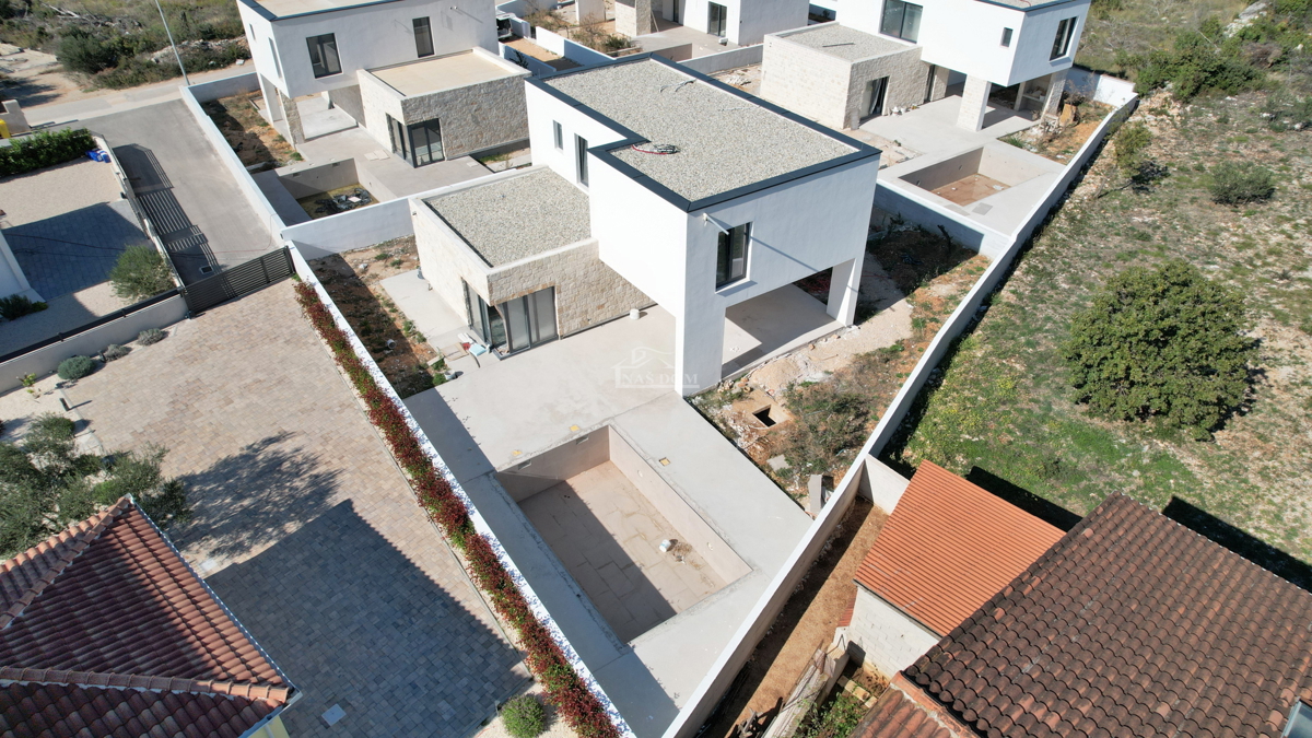 Zaton - NOVOGRADNJA kompleks štirih sodobnih luksuznih vil z bazeni