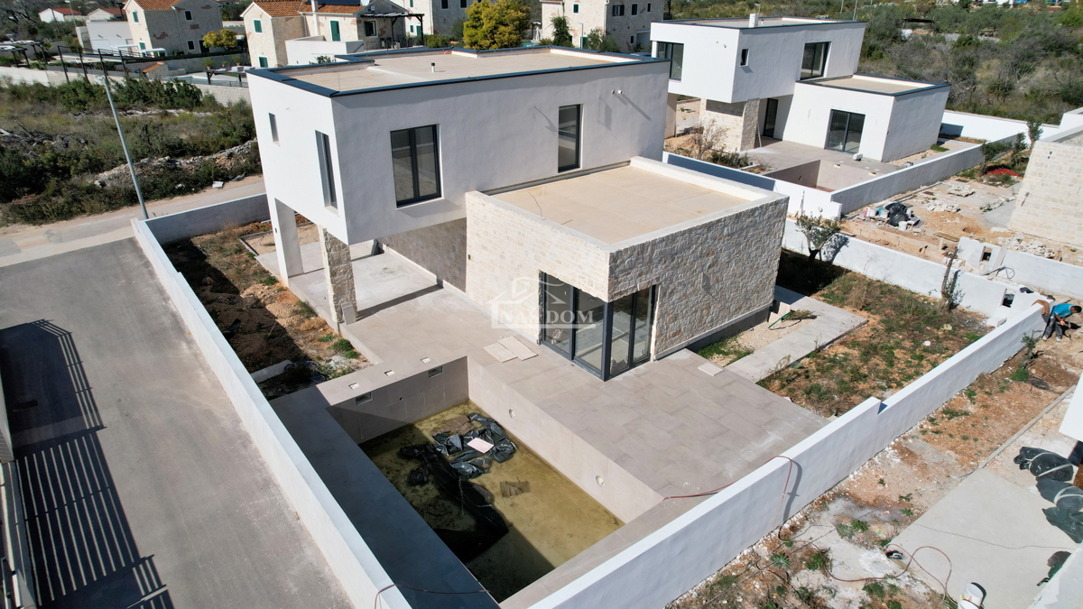 Zaton - NOVOGRADNJA kompleks štirih sodobnih luksuznih vil z bazeni