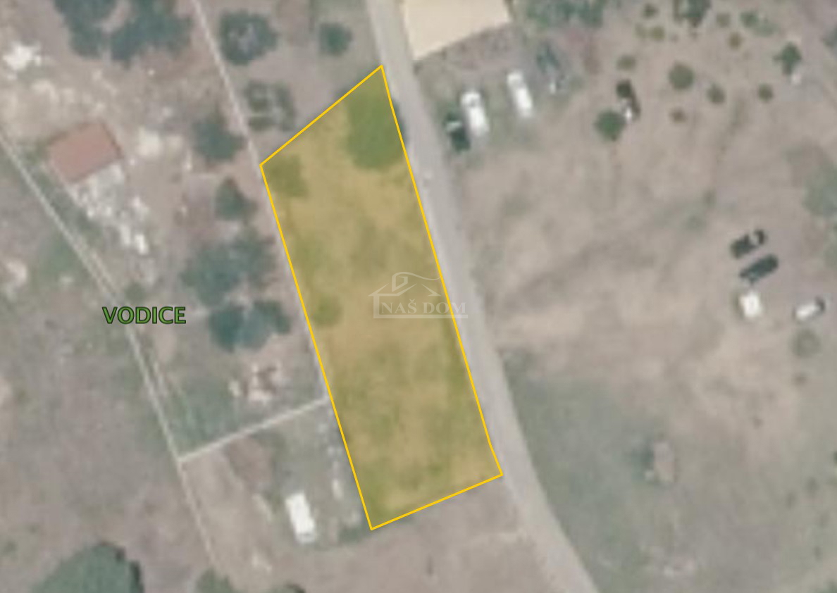 Vodice - zemljišče 50 m od plaže, cona R2