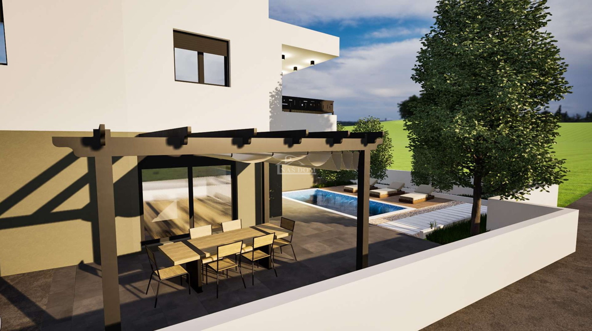 Vodice - NOVOGRADNJA Dvojna hiša s bazenom, 700 m od centra