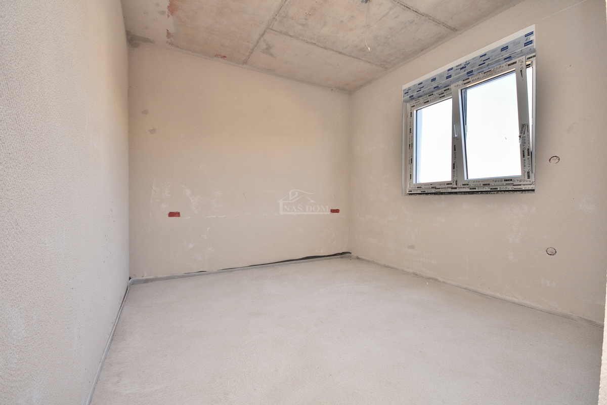 Vodice - NOVOGRADNJA S1 hiša z bazenom in garažo, 650 m od centra