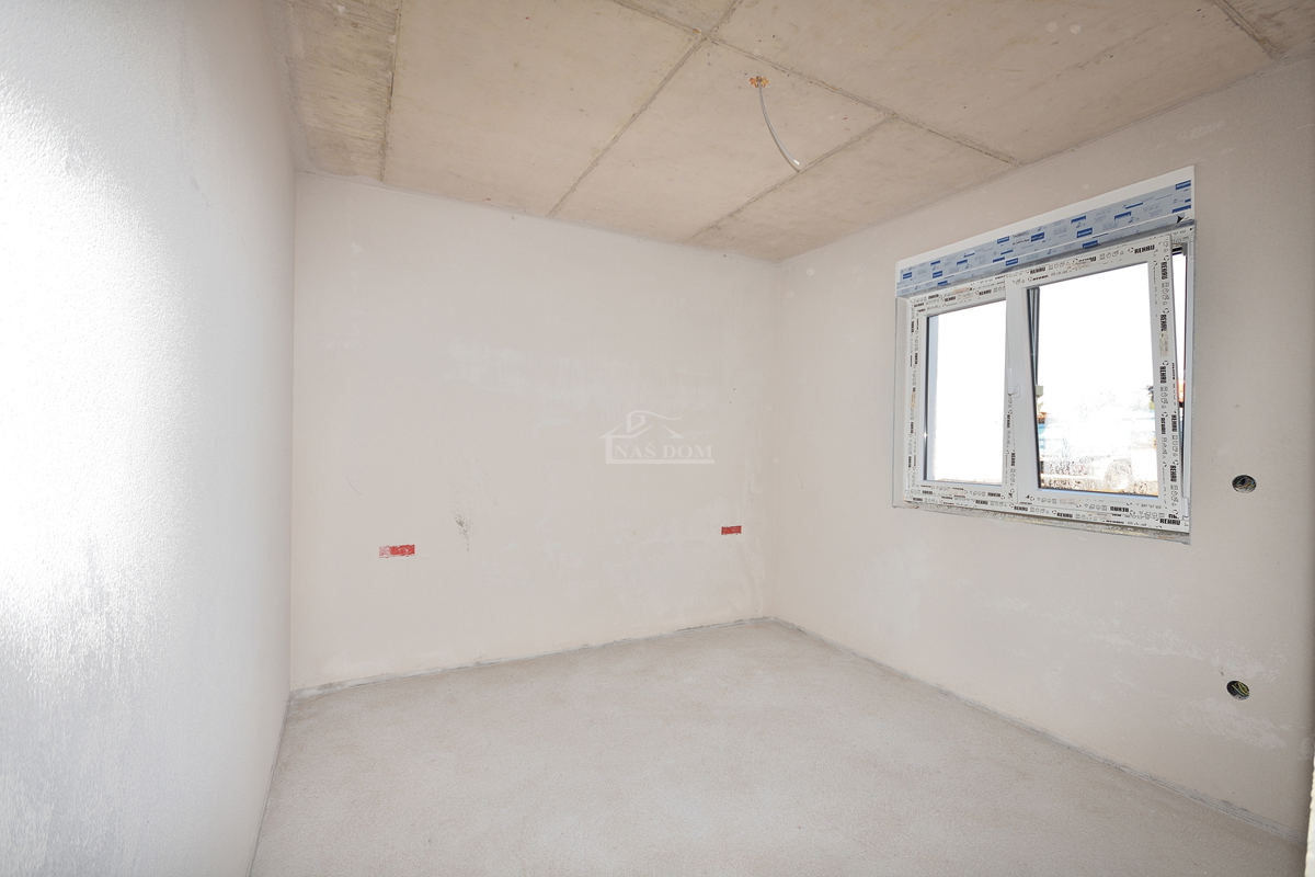 Vodice - NOVOGRADNJA S1 hiša z bazenom in garažo, 650 m od centra