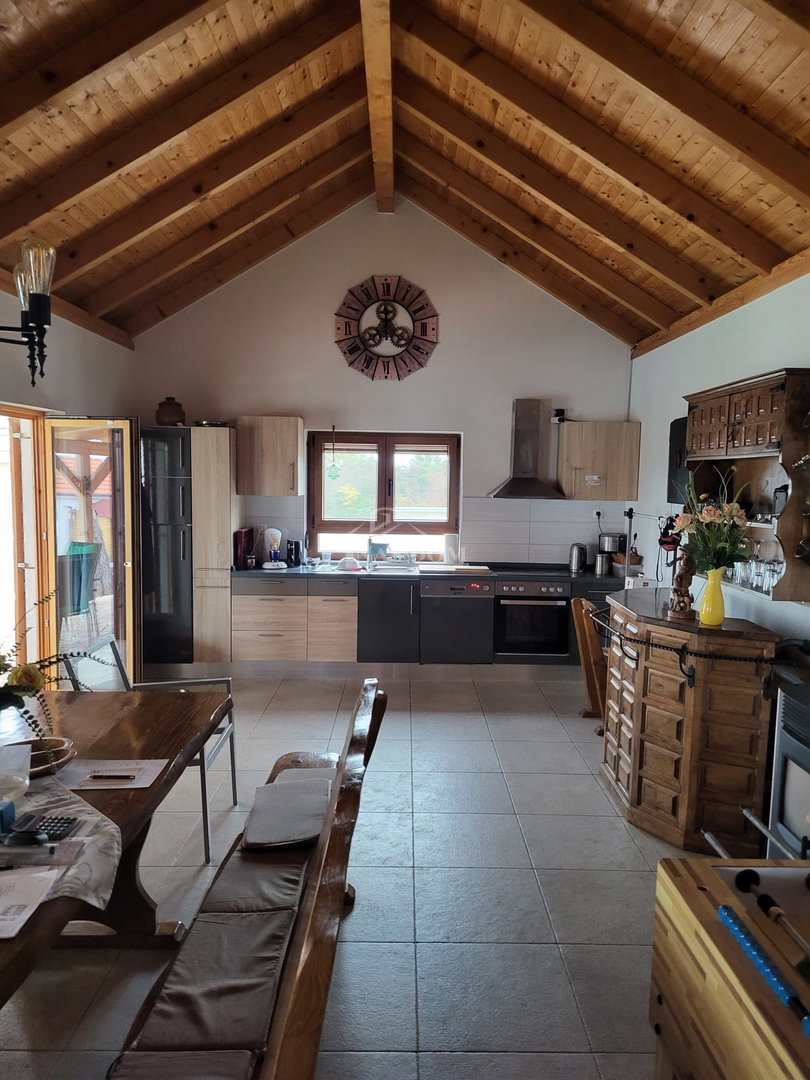 BIOGRAD, Donja Jagodna - PRILOŽNOST, ZNIŽANA vila s bazenom, pogled na naravo