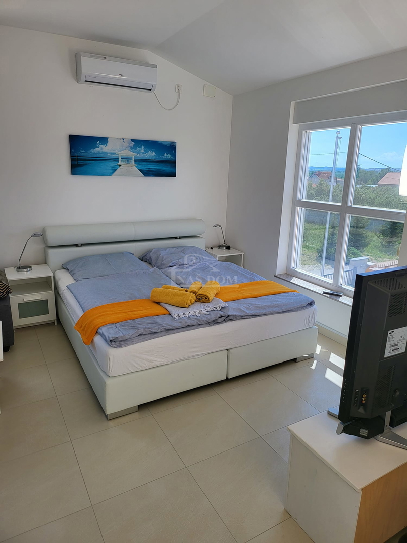 BIOGRAD, Donja Jagodna - vila z bazenom, pogled na naravo