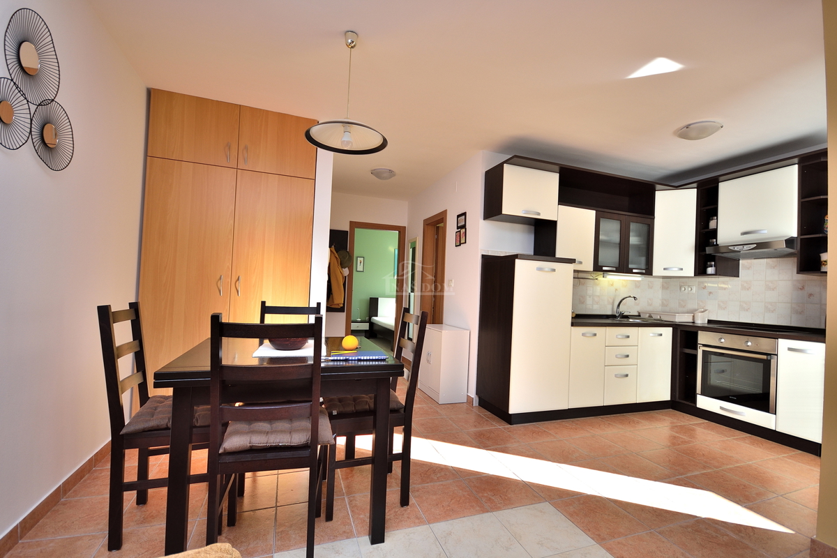 Zadar, Diklo - opremljeno stanovanje v pritličju