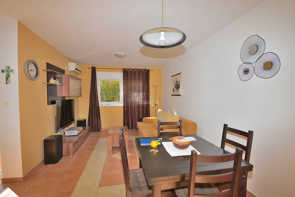 Zadar, Diklo - opremljeno stanovanje v pritličju