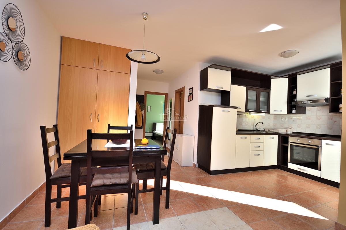 Zadar, Diklo - opremljeno stanovanje v pritličju