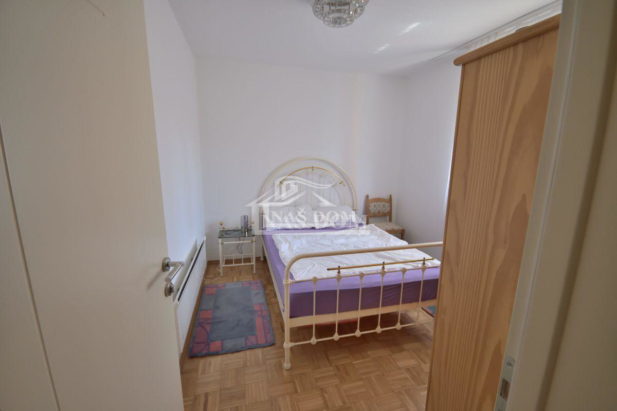 Tribunj - Hiša s 7 apartmaji na super lokaciji