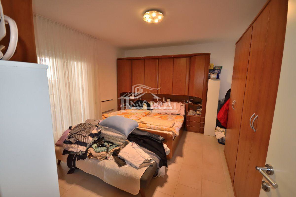 Tribunj - Hiša s 7 apartmaji na super lokaciji