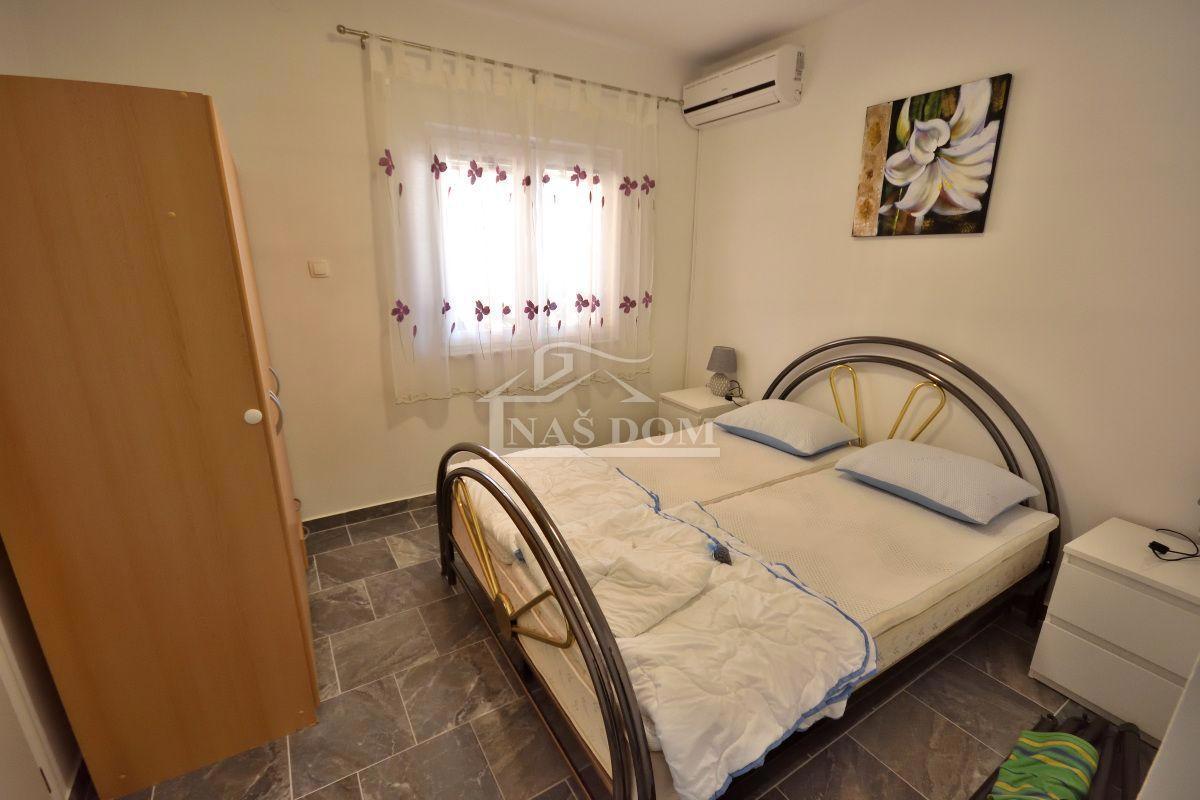 Tribunj - Hiša s 7 apartmaji na super lokaciji