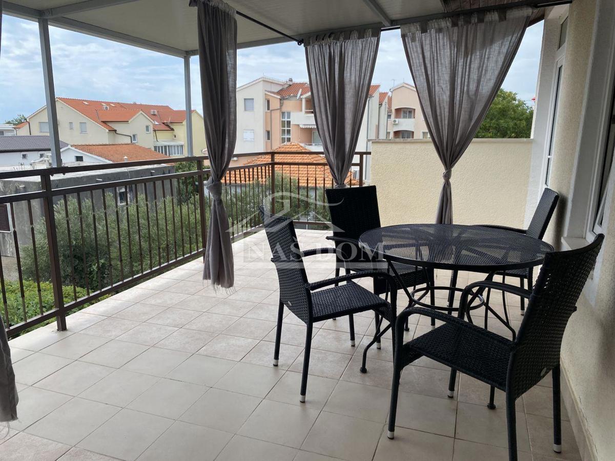 Hiša s 7 apartmaji, 100 m do plaže