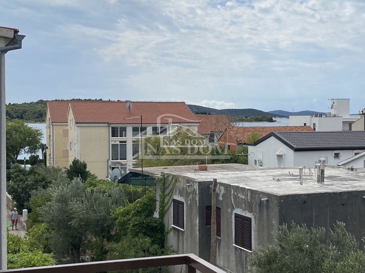 Hiša s 7 apartmaji, 100 m do plaže