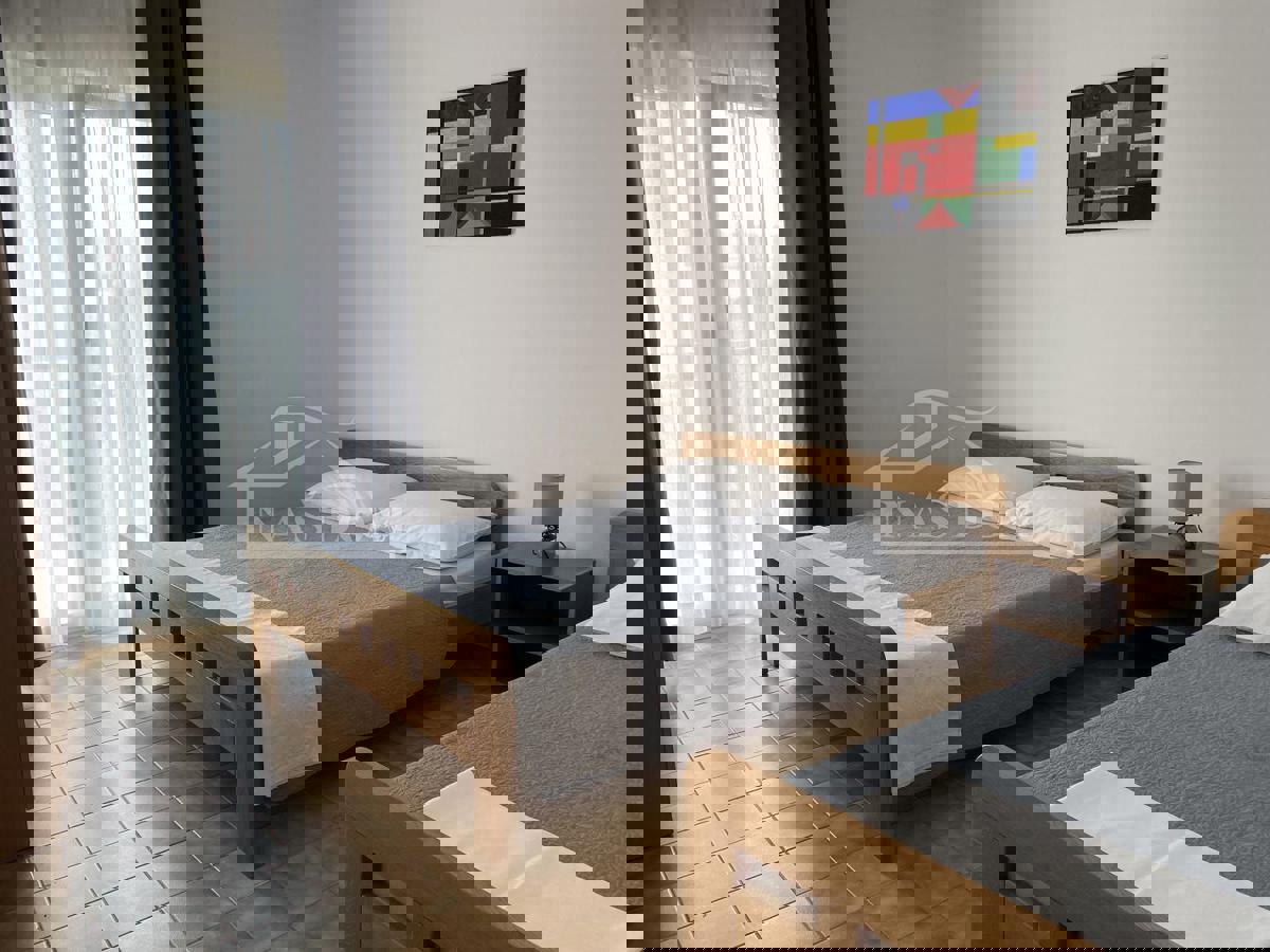 Hiša s 7 apartmaji, 100 m do plaže