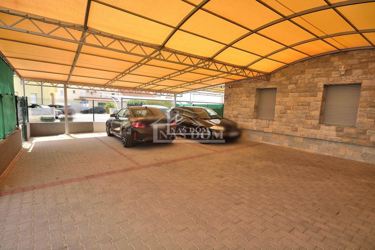 Vodice - Enosobno stanovanje v podstrešju, mirna lokacija