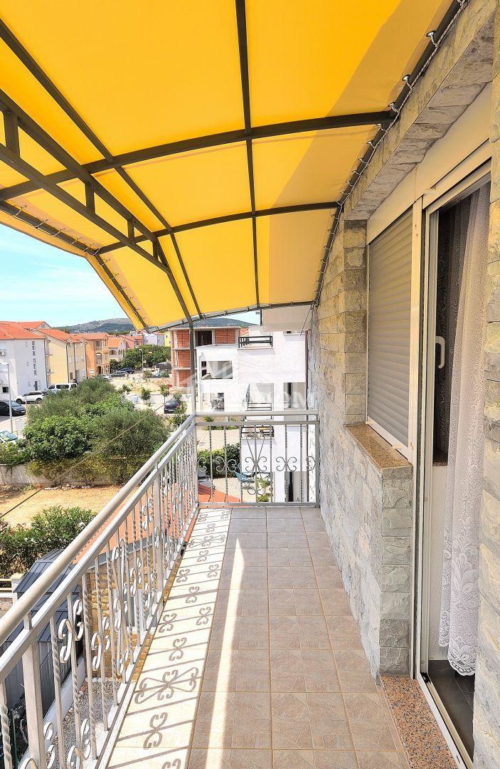Vodice - Enosobno stanovanje v podstrešju, mirna lokacija