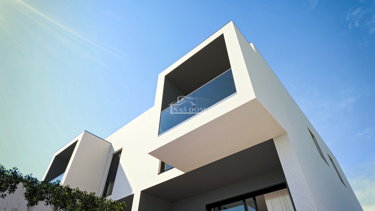 Vodice - **NOVOGRADNJA** S2 kuća s bazenom na mirni lokaciji