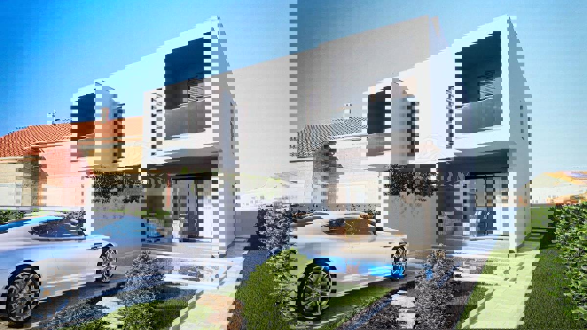 Vodice - **NOVOGRADNJA** S2 kuća s bazenom na mirni lokaciji