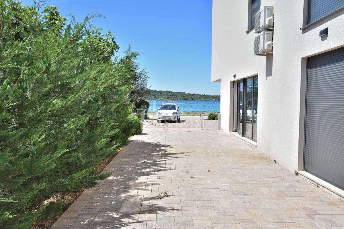 Vodice, Srima - **FIRST LINE TO THE SEA** apartment with garden