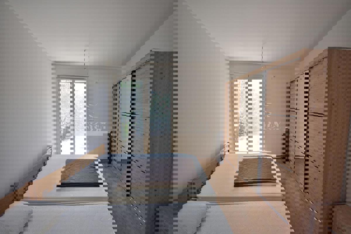 Vodice, Srima - **FIRST LINE TO THE SEA** apartment with garden