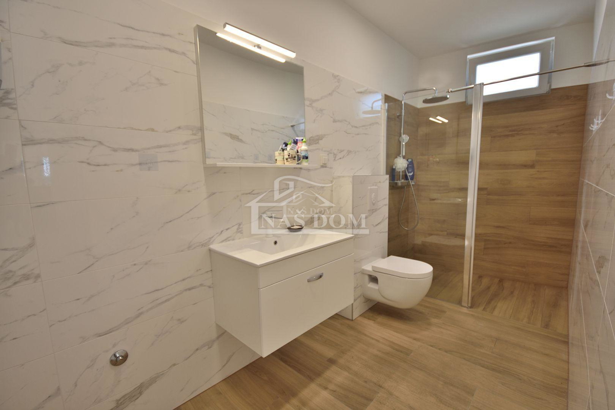 Vodice, Srima - PRVA VRSTA OB MORJU *Pogled na morje* stanovanje z vrtom