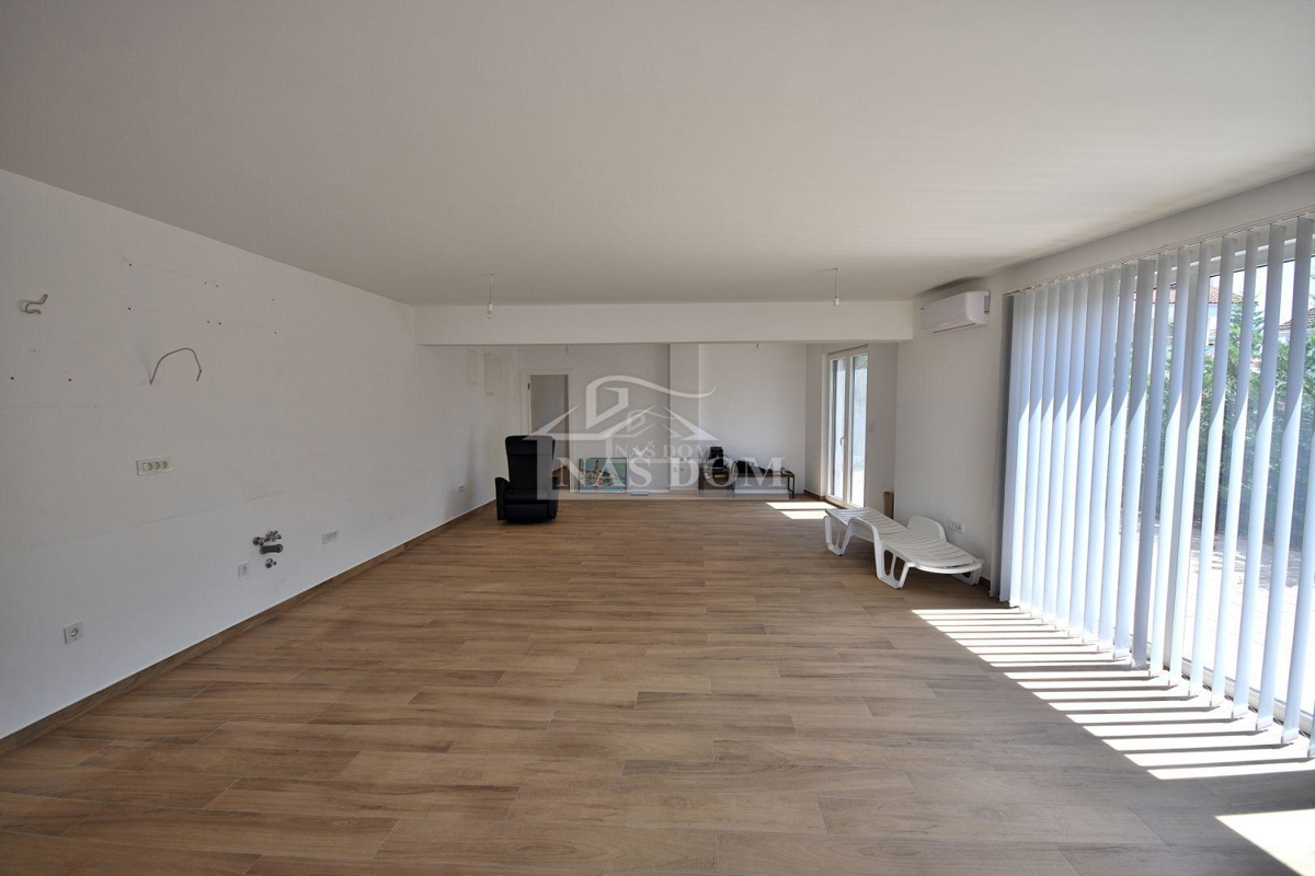 Vodice, Srima - PRVA VRSTA OB MORJU *Pogled na morje* stanovanje z vrtom