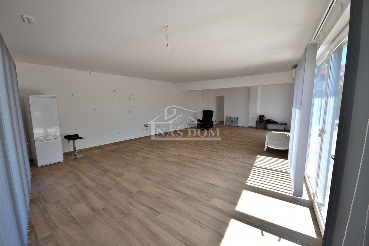 Vodice, Srima - PRVA VRSTA OB MORJU *Pogled na morje* stanovanje z vrtom