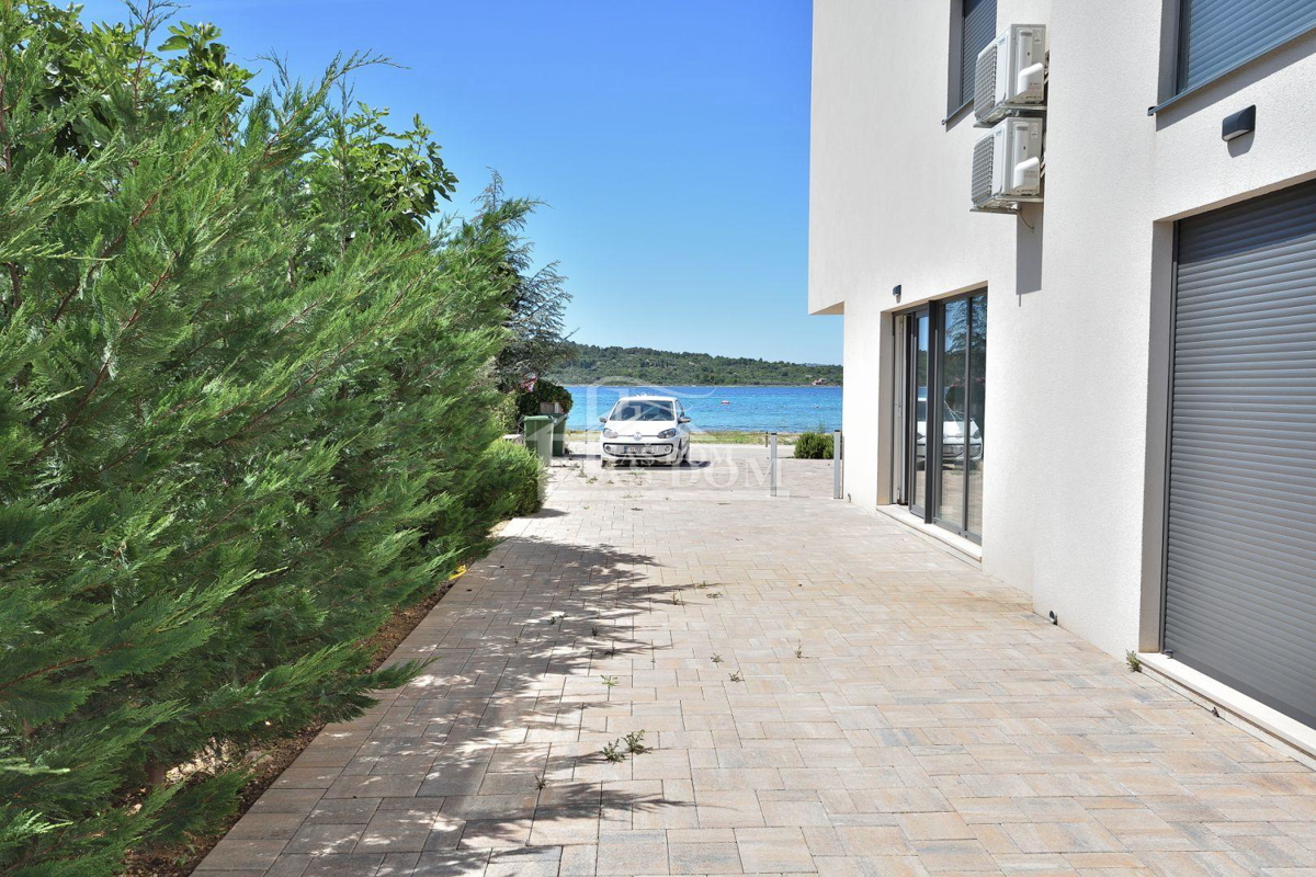 Vodice, Srima - **FIRST LINE TO THE SEA** apartment with garden