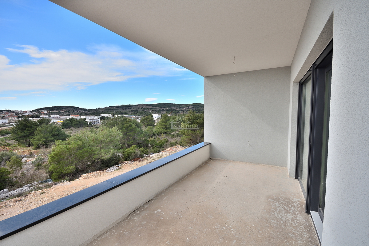 Vodice - S4 dvonadstropno stanovanje z razgledom na morje