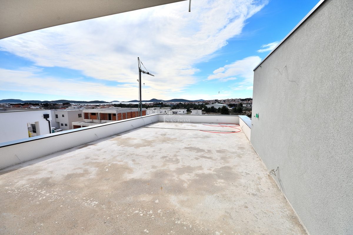 Vodice - S4 dvonadstropno stanovanje z razgledom na morje