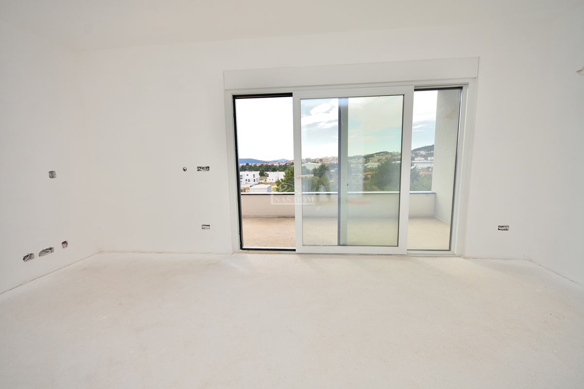 Vodice - S4 dvonadstropno stanovanje z razgledom na morje