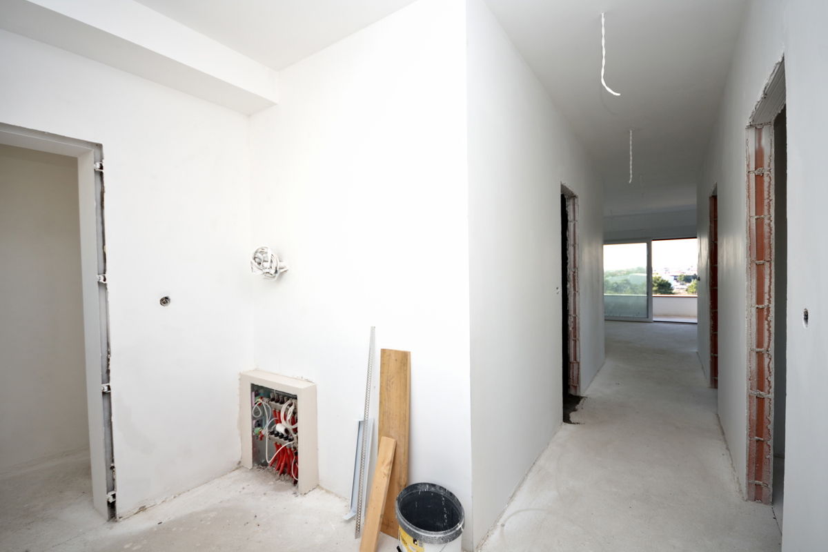 Vodice - NOVOGRADNJA, 4-sobno stanovanje s strešno teraso, pogled na morje