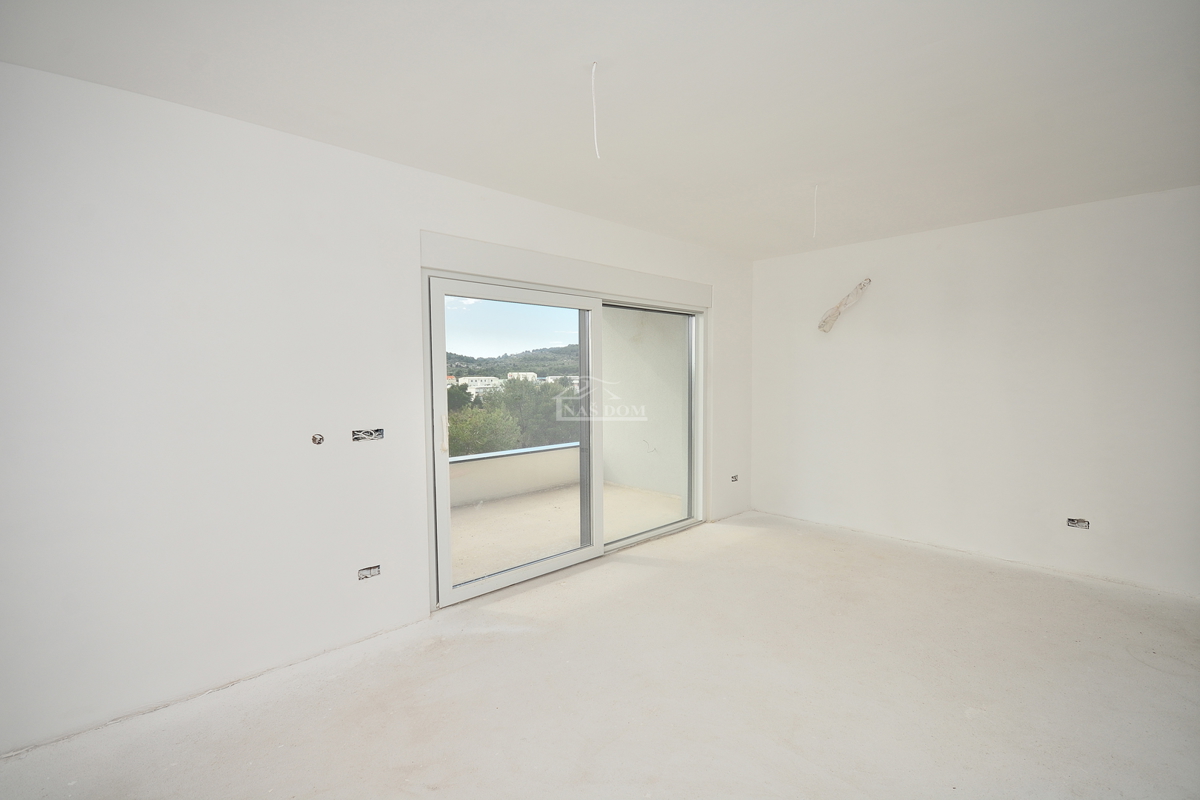 Vodice - S4 dvonadstropno stanovanje z razgledom na morje