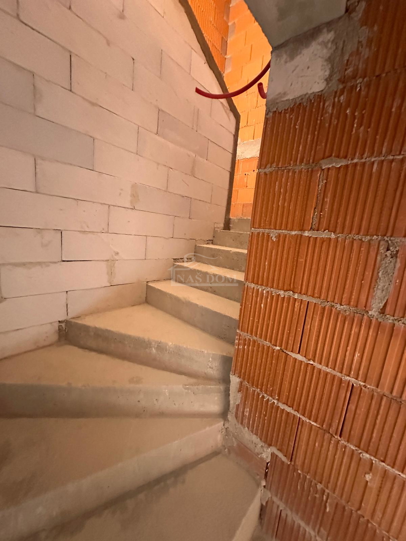 Vodice - **NOVOGRADNJA** S4 stan s krovno teraso, pogled na morje