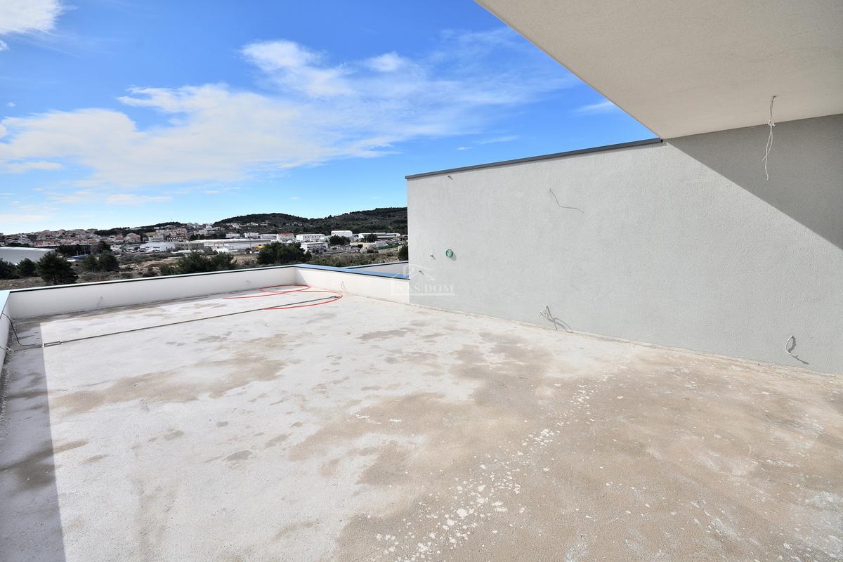 Vodice - S4 dvonadstropno stanovanje z razgledom na morje