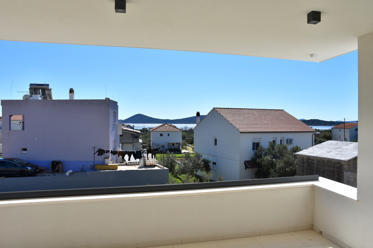 Vodice - Stan S4, I. nadstropje, 350m od plaže, pogled na morje