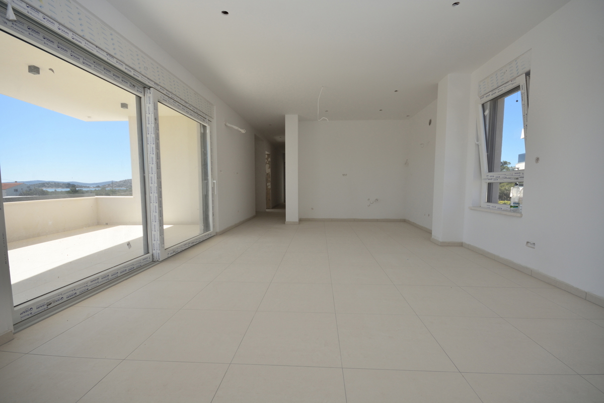 Vodice - Stan S4, I. nadstropje, 350m od plaže, pogled na morje