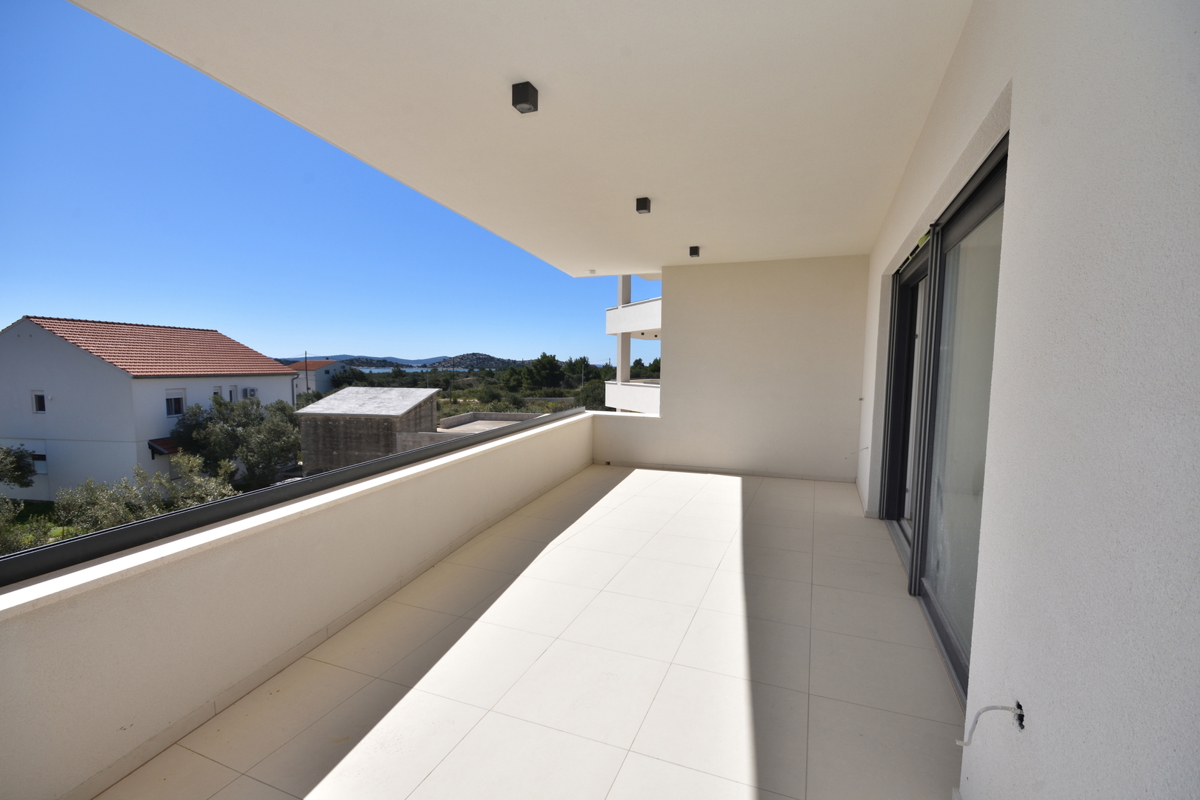 Vodice - Stan S4, I. nadstropje, 350m od plaže, pogled na morje