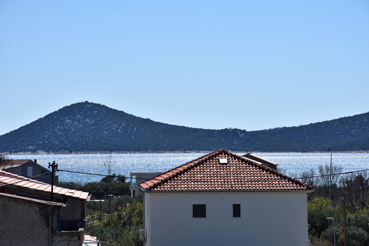 Vodice - Stan S4, I. nadstropje, 350m od plaže, pogled na morje