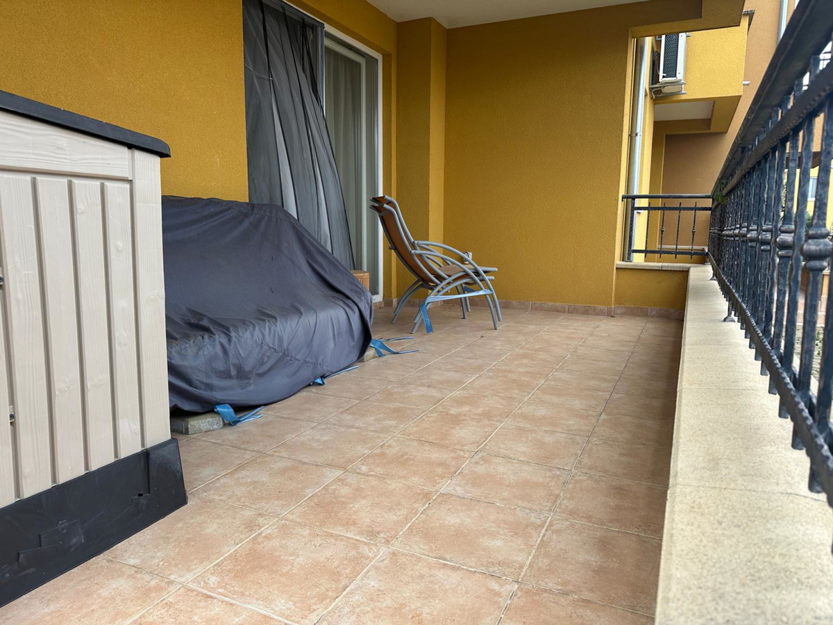 Vodice - stanovanje v pritličju z vrtom in skupnim bazenom