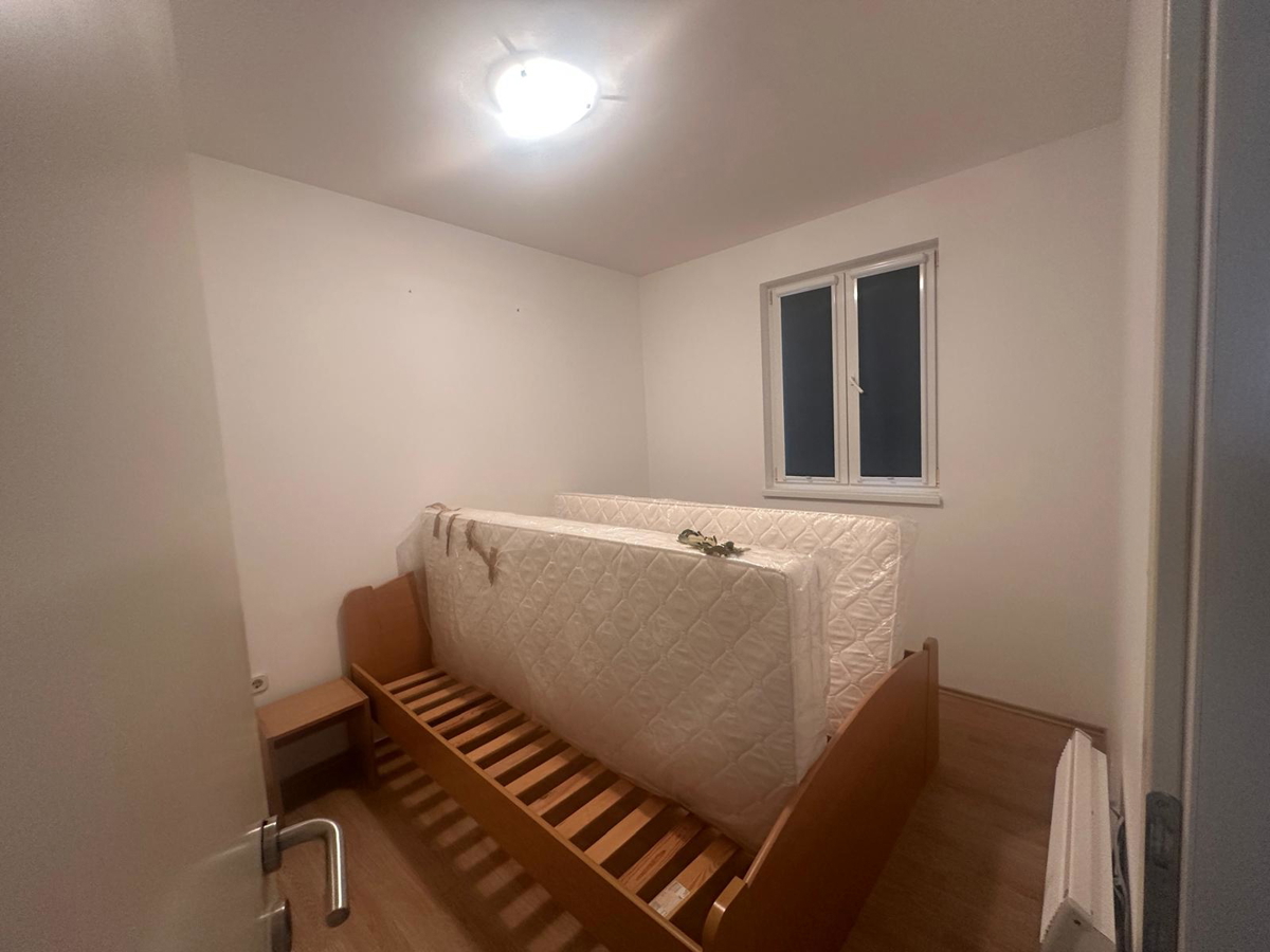 Vodice - stanovanje v pritličju z vrtom in skupnim bazenom