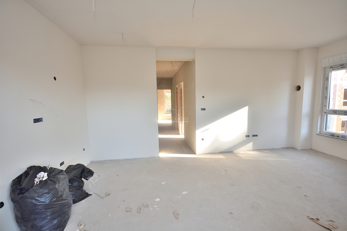 Vodice, Srima - A-S3 stanovanje 3S+DB, 300 m od plaže