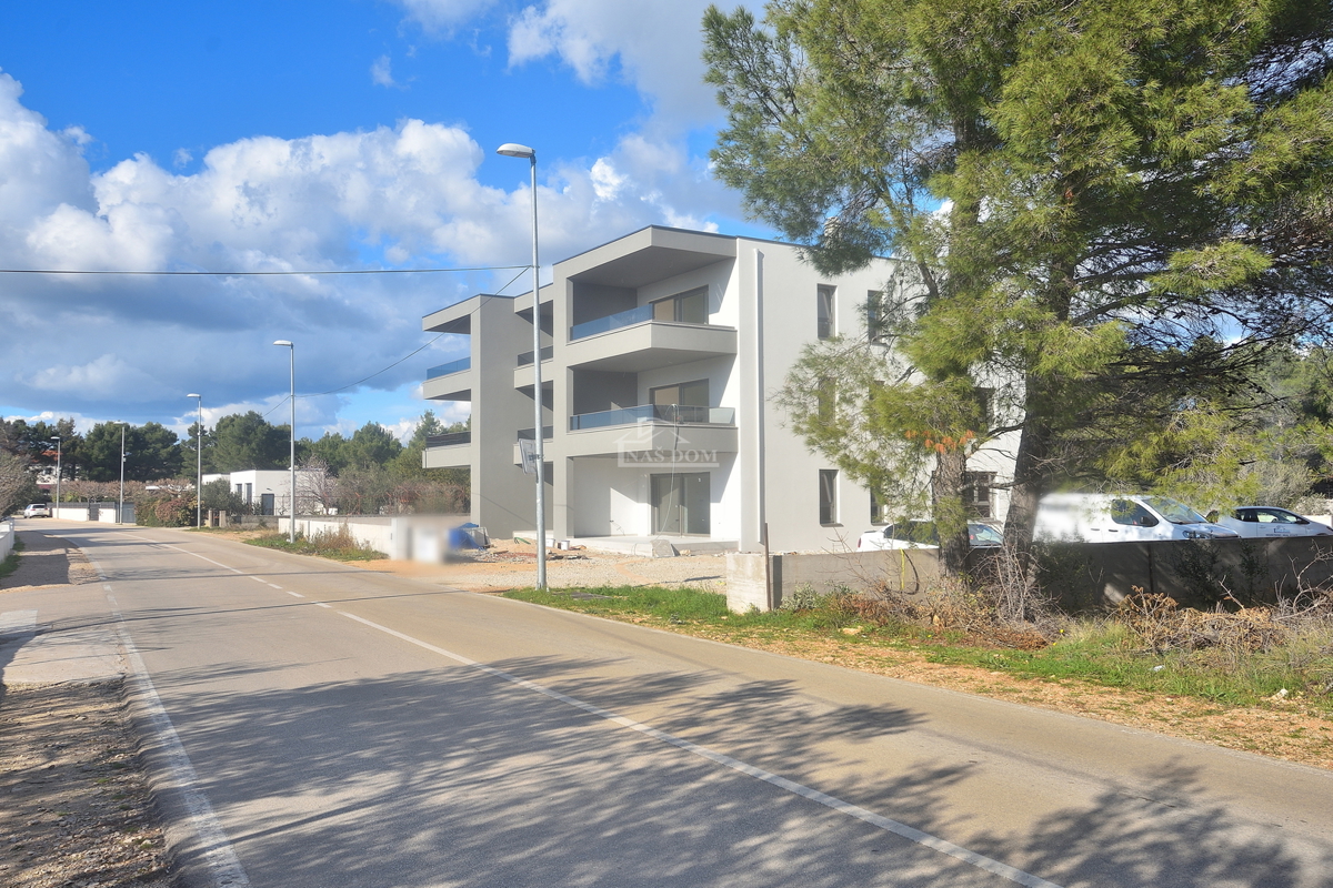 Vodice, Srima - A-S3 stanovanje 3S+DB, 300 m od plaže