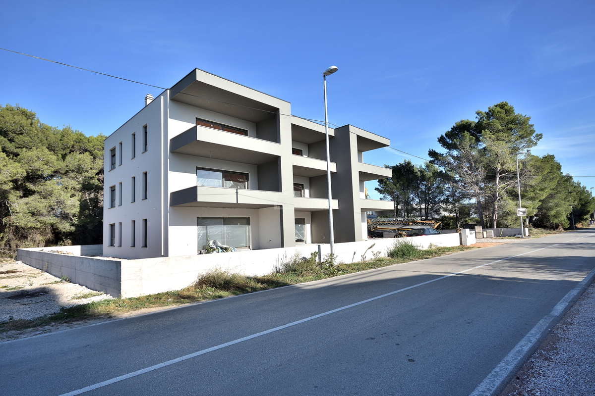 Vodice-**NOVOGRADNJA** S3 stan 3S+DB, pogled na morje 300m od plaže