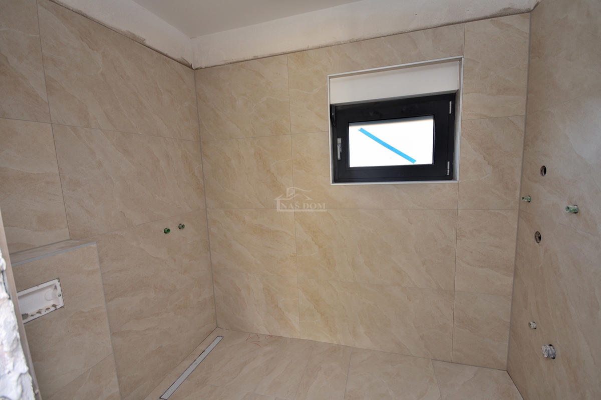 Vodice-*NOVOGRADNJA* S2 dvojna kuća 550m od plaže